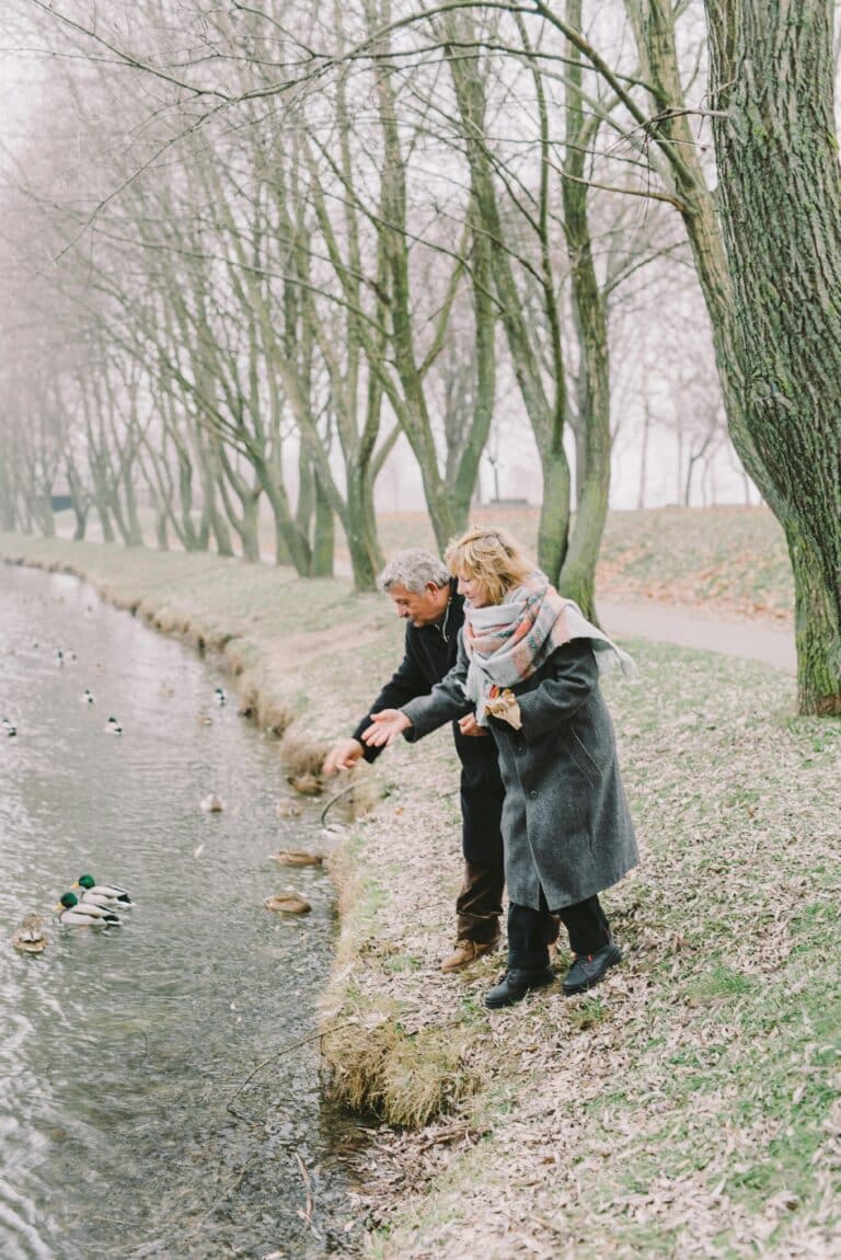 Enten fütter pexels-leeloothefirst-6128915