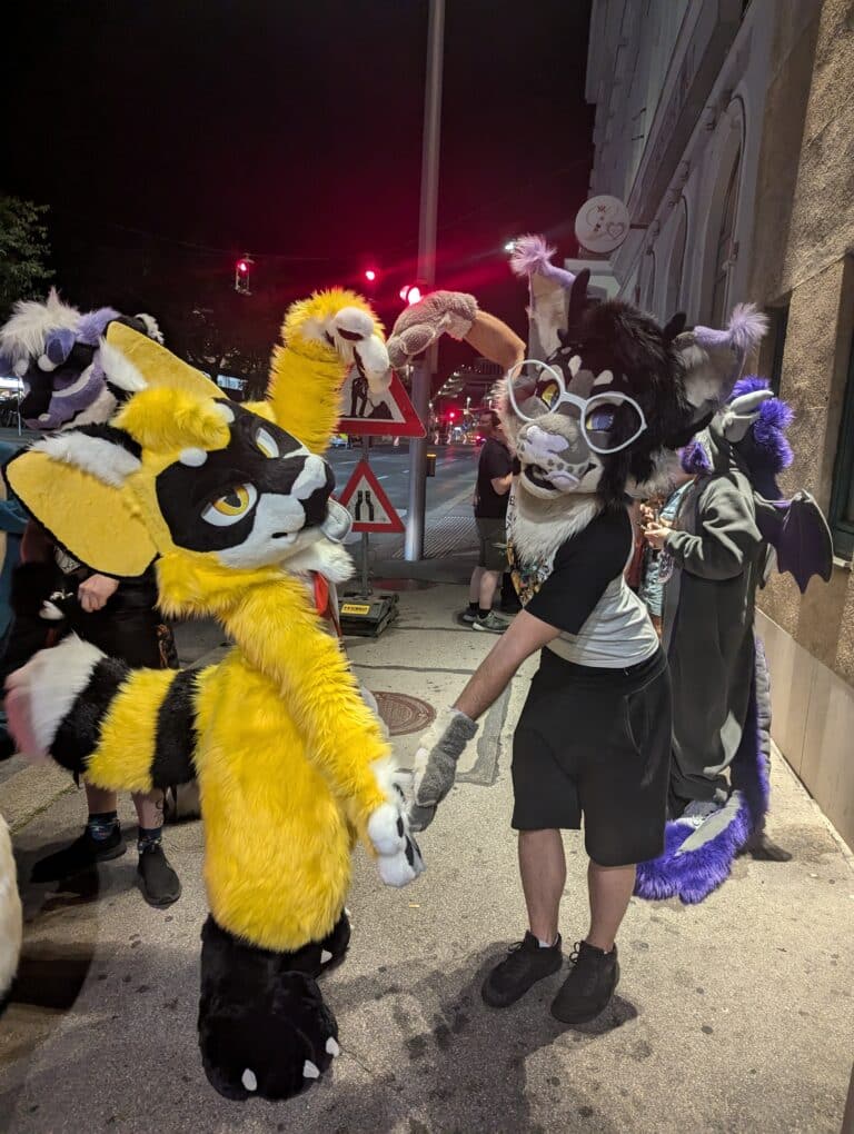 Furries Kongress Wien Straßenszene ©Awoostria Cartooncoon