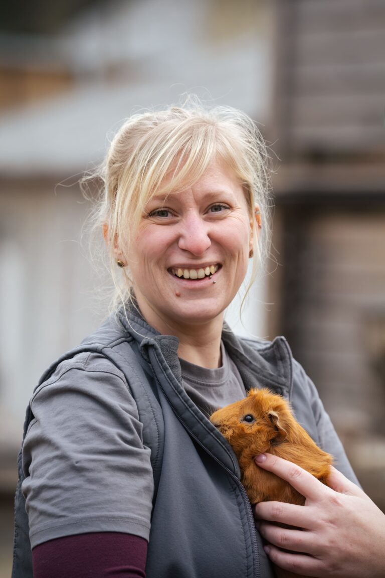 Hofleiterin Stephanie Lang Meerschweinchen©OeTV