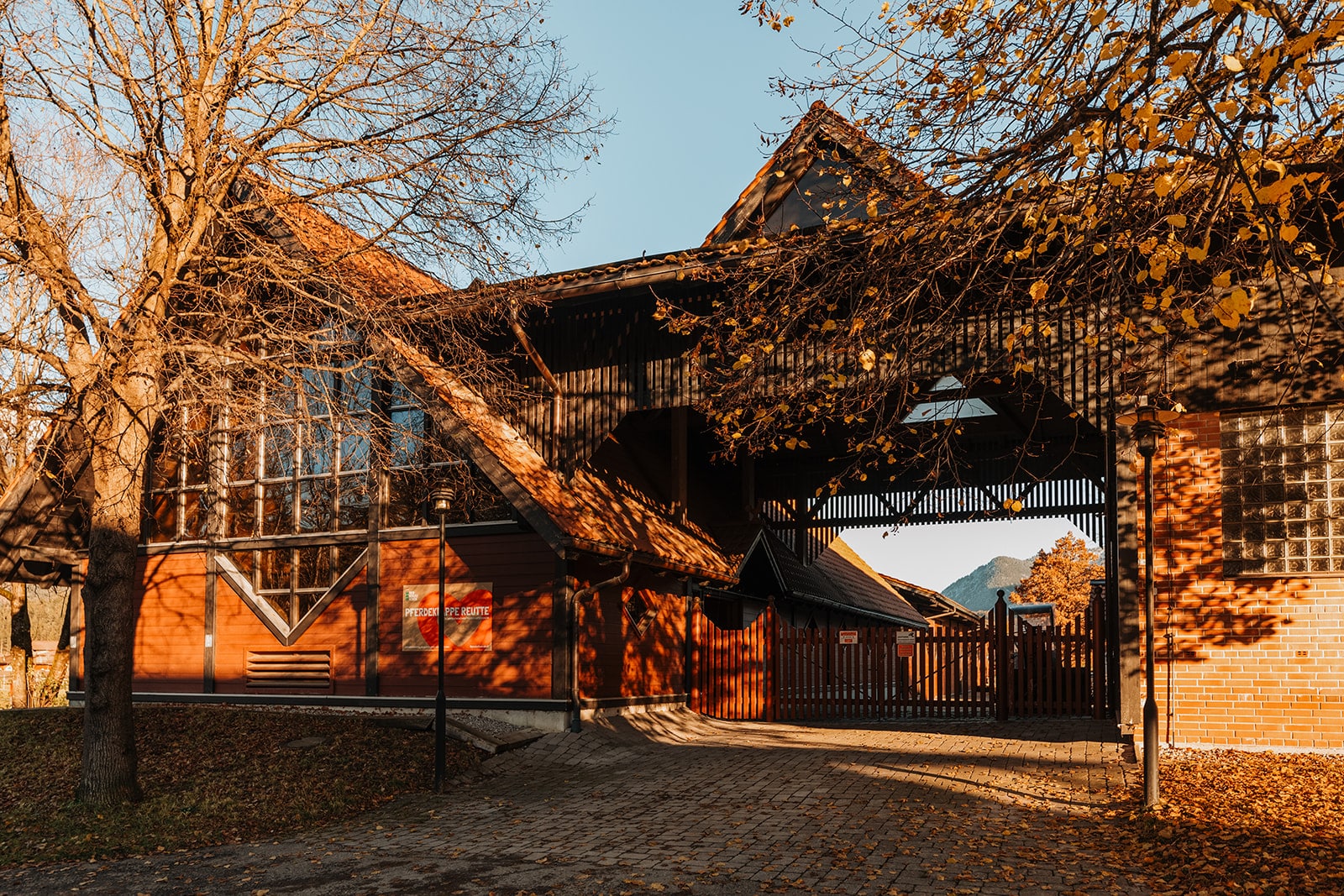 Pferdeklappe-Überuns: Hof Außenansicht