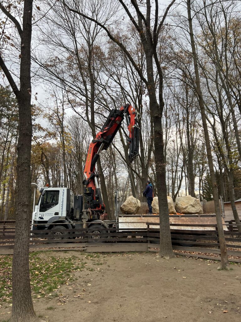 Transporter liefert Steine ©OeTV